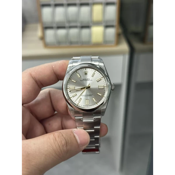 VS Factory Rolex Oyster Perpetual 41mm Silver Sunburst Dial (Gold Accents) Smooth Bezel Oyster Bracelet (124300) 1:1 Super Clone – DD3230 Movement
