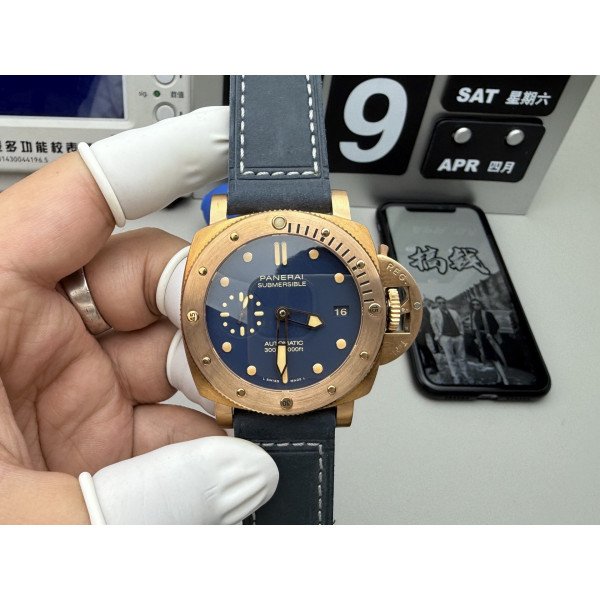 VS Factory Panerai Submersible 42mm Blue Dial Luminous Hour Markers and Dots Bronze Bezel(PAM01074) 1:1 Super Clone - DDP.900 Movement