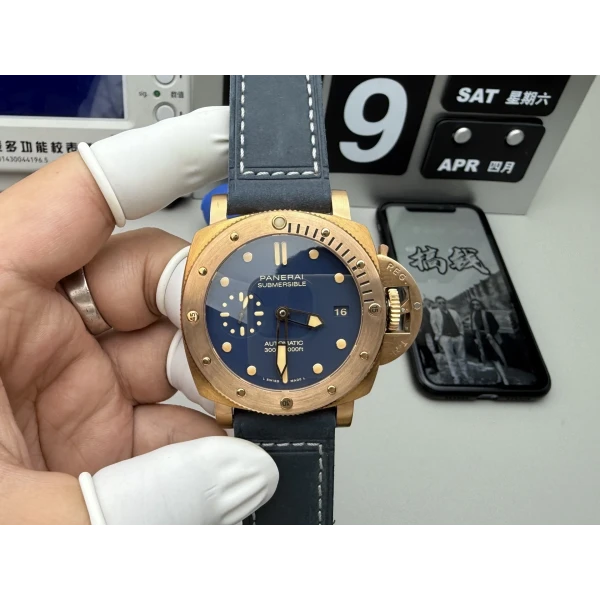 VS Factory Panerai Submersible 42mm Blue Dial Luminous Hour Markers and Dots Bronze Bezel(PAM01074) 1:1 Super Clone - DDP.900 Movement