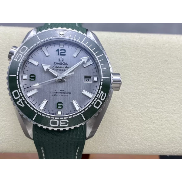 VS Factory Omega Seamaster Planet Ocean 600M 43.5mm Grey Dial Green Ceramic Bezel Green Rubber Strap (215.32.44.21.06.001) 1:1 Super Clone – DD8900 Movement