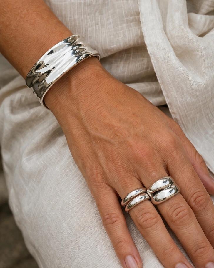 2026 Hottest Jewelry Trend: Silver Dominates Runways & Wholesale